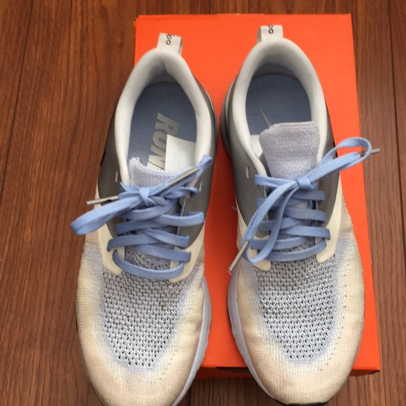 Nike Odyssey React 2 Flyknit 7.5 - Picture 3 of 6